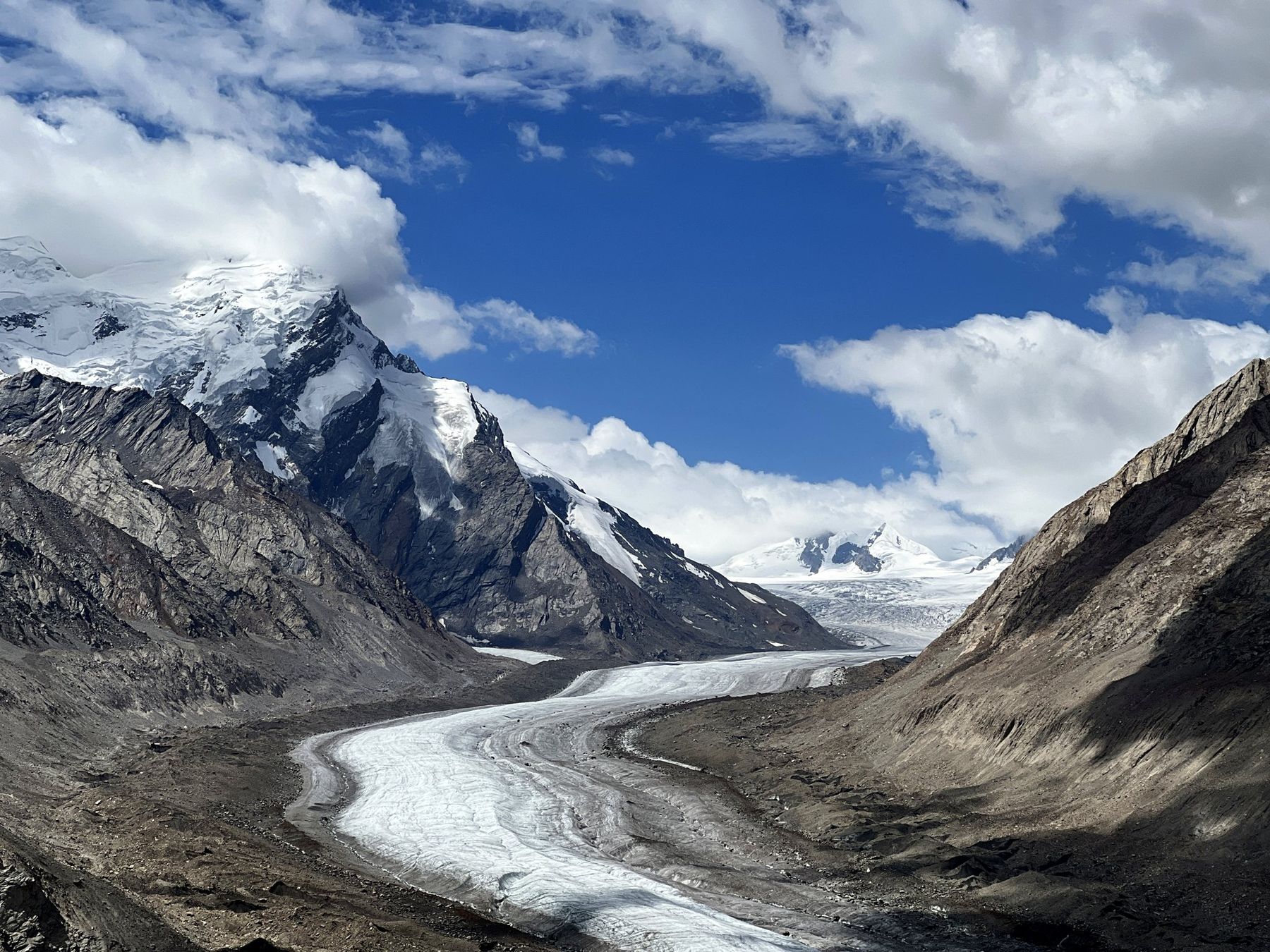 Into the glacier valley